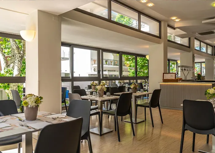 Eiffel Otel 3*