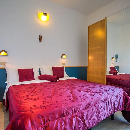 Hotel Eiffel 3*