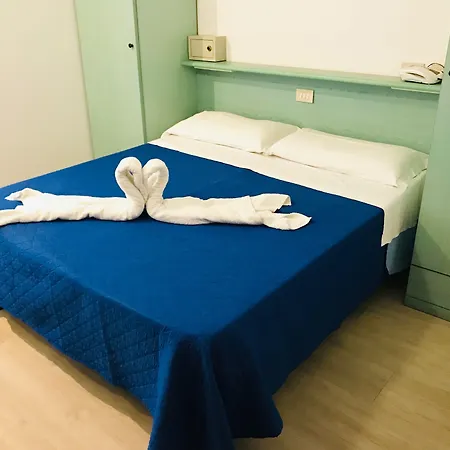 Eiffel Hotel 3*