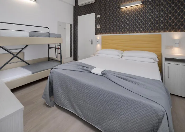 Eiffel 3* ريميني