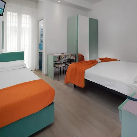 Eiffel Hotel 3*