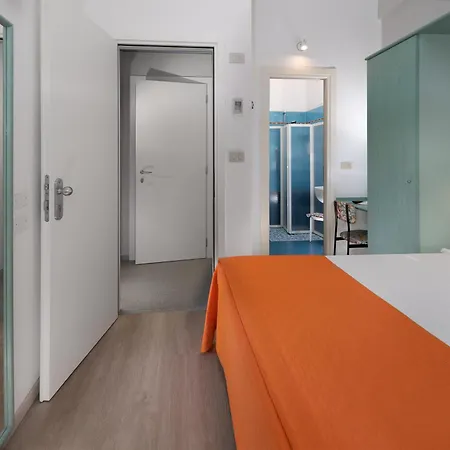 Hotel Eiffel 3*