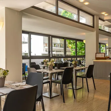 Eiffel Hotel 3*