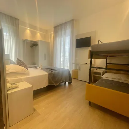 Hotel Eiffel 3*